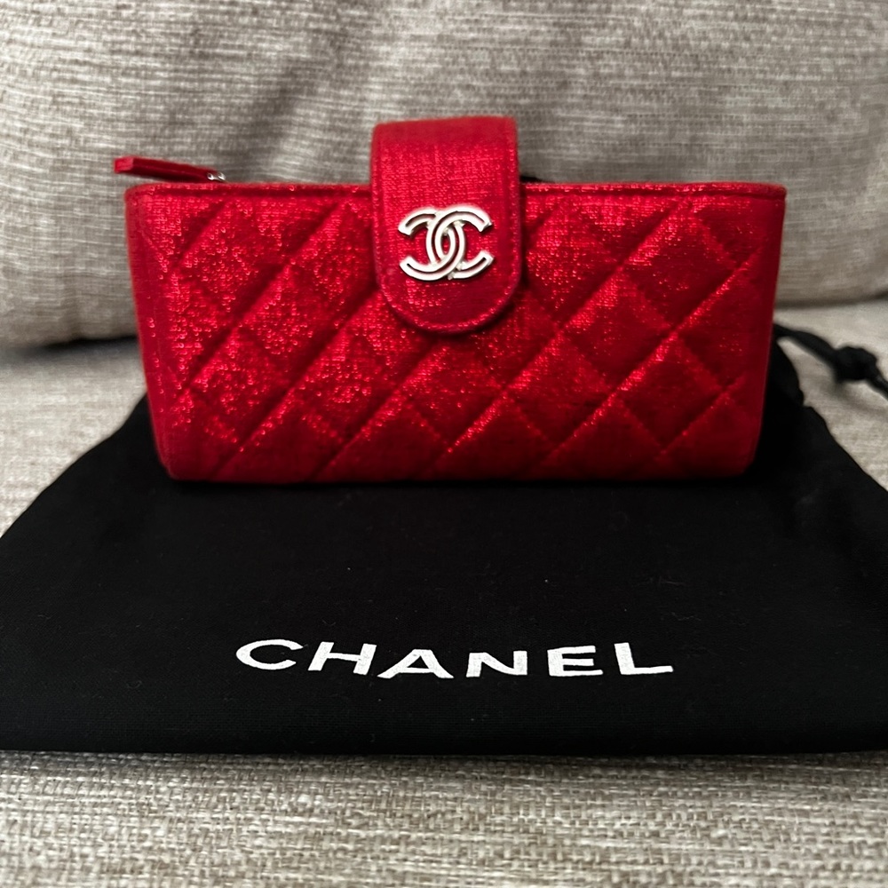 Chanel phone coin holder new